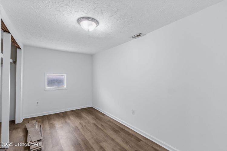 Listing Image 44