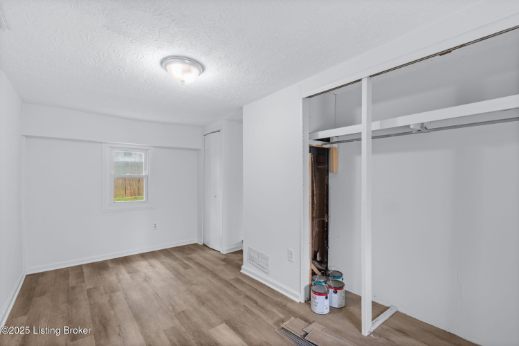 Listing Image 45