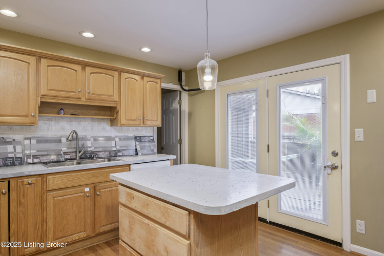 Listing Image 14