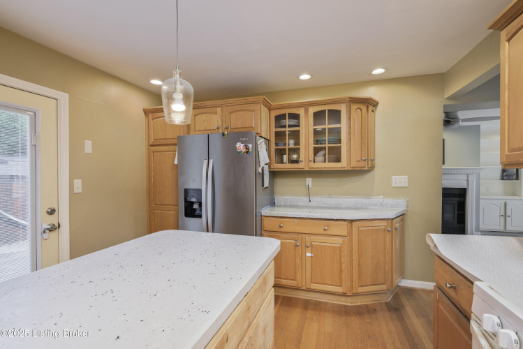 Listing Image 16