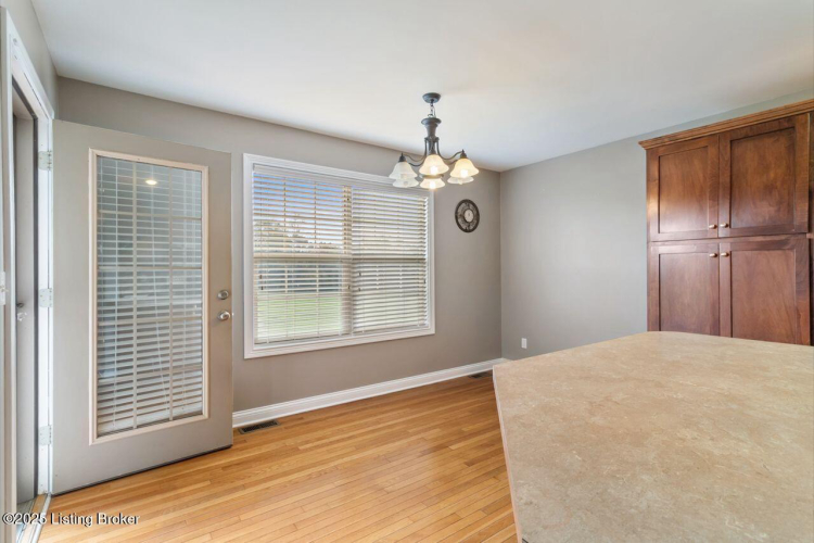 Listing Image 16