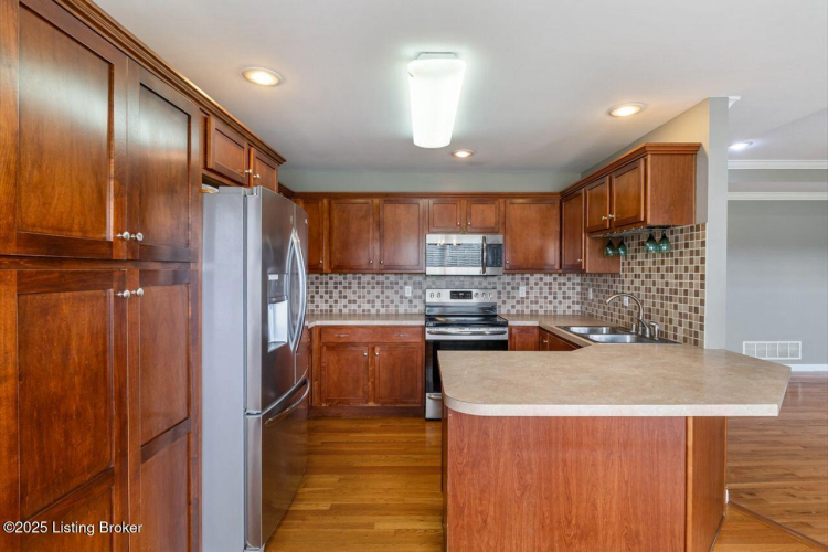 Listing Image 23