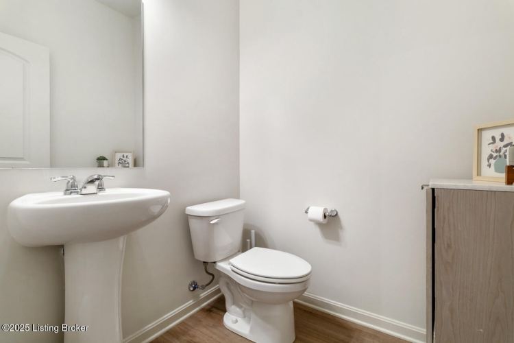 Listing Image 16