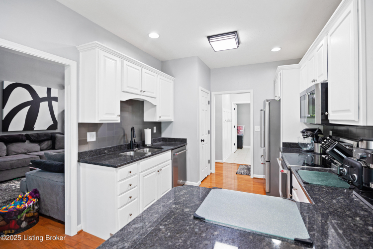 Listing Image 19