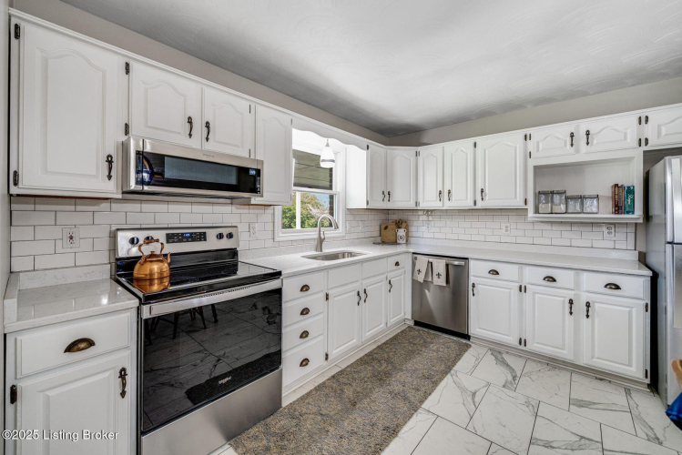 Listing Image 14