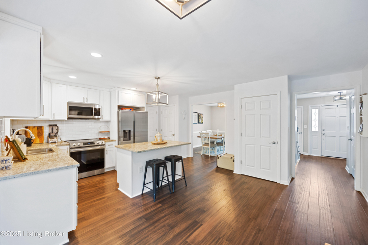 Listing Image 10