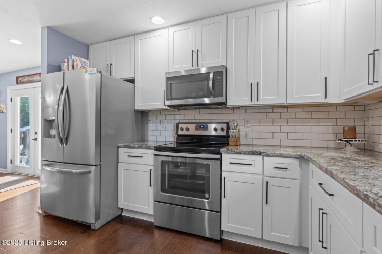Listing Image 12