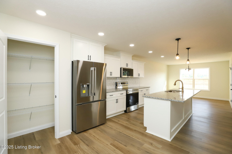 Listing Image 14