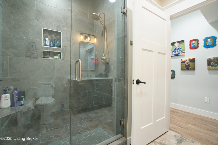 Listing Image 80