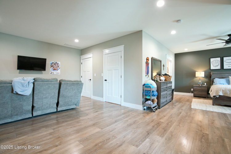 Listing Image 82