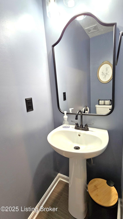 Listing Image 11
