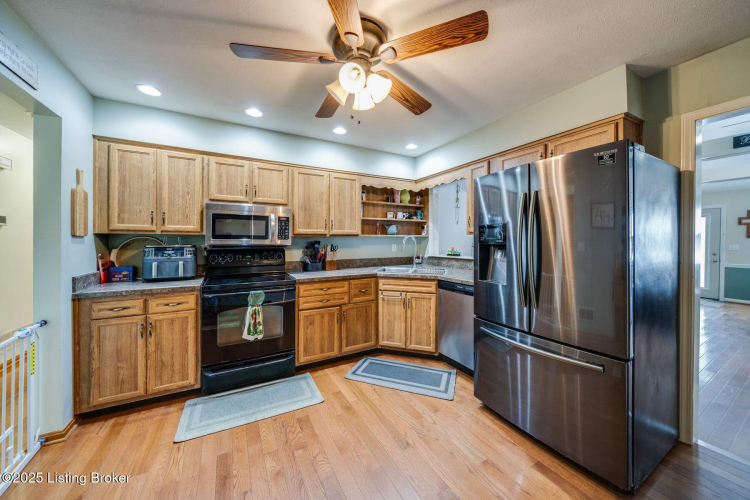 Listing Image 12
