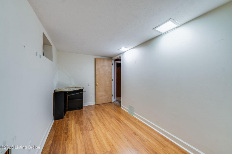 Listing Image 37