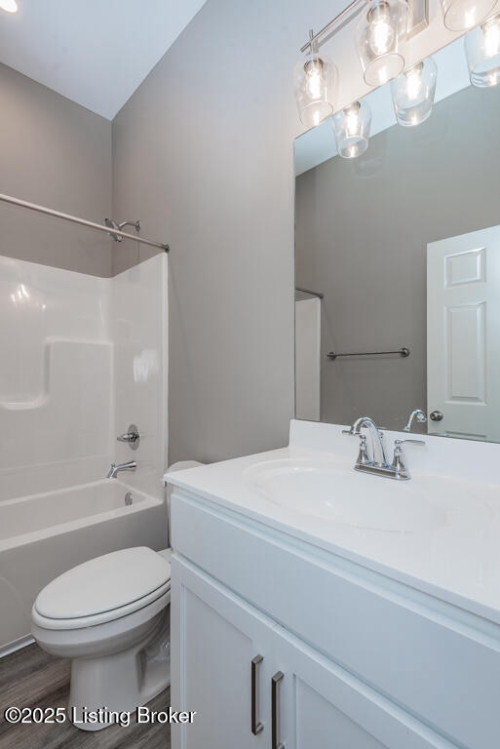 Listing Image 12