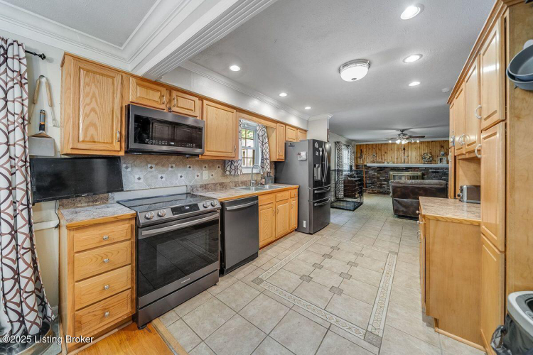 Listing Image 4