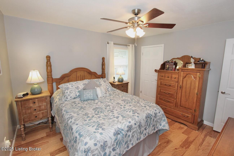 Listing Image 19