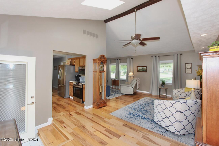 Listing Image 7