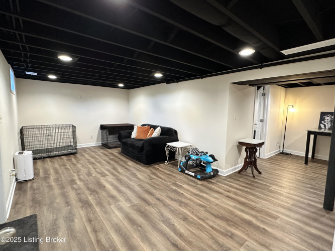Listing Image 32