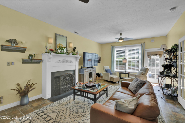 Listing Image 17