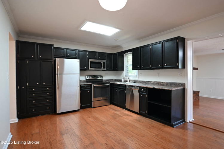 Listing Image 13