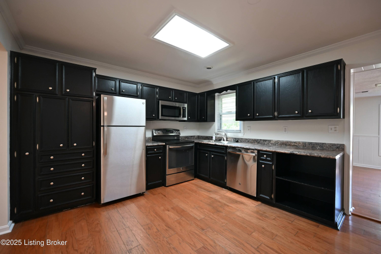 Listing Image 14