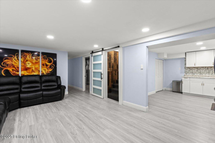 Listing Image 22