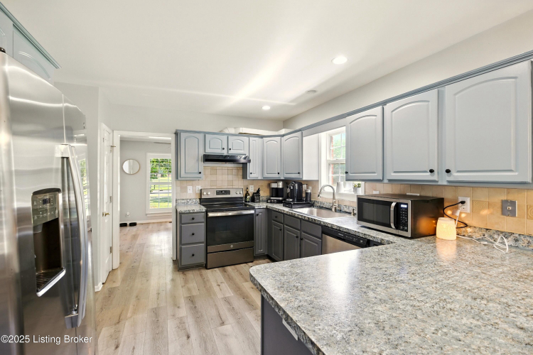 Listing Image 9
