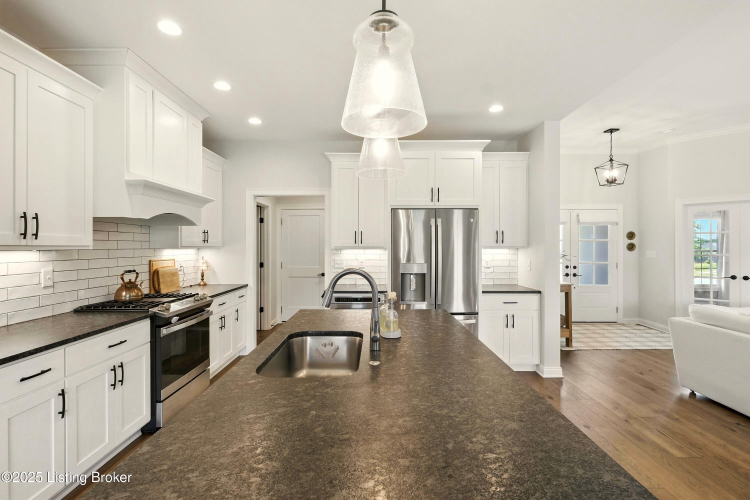 Listing Image 13
