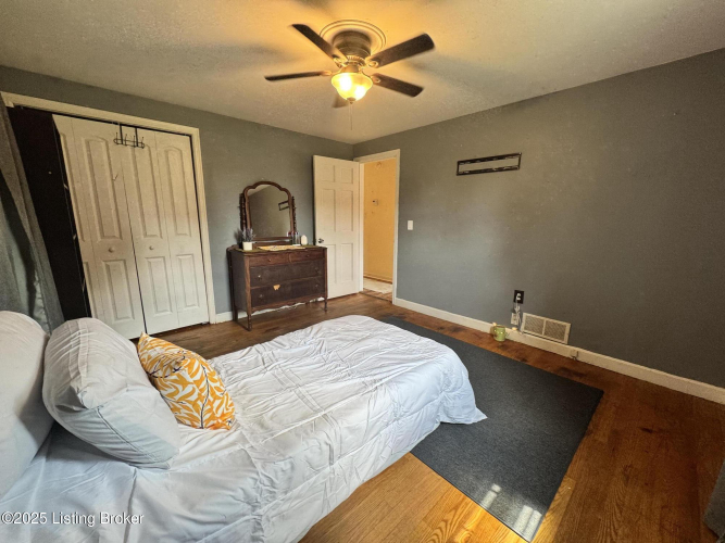Listing Image 24