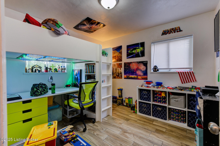 Listing Image 10