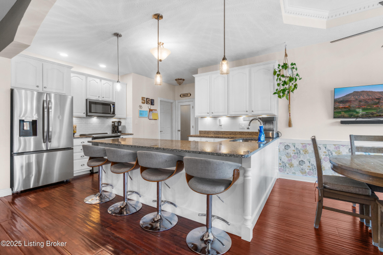 Listing Image 15