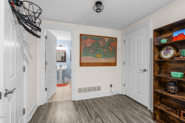 Listing Image 68