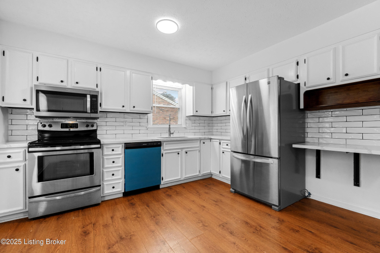 Listing Image 6