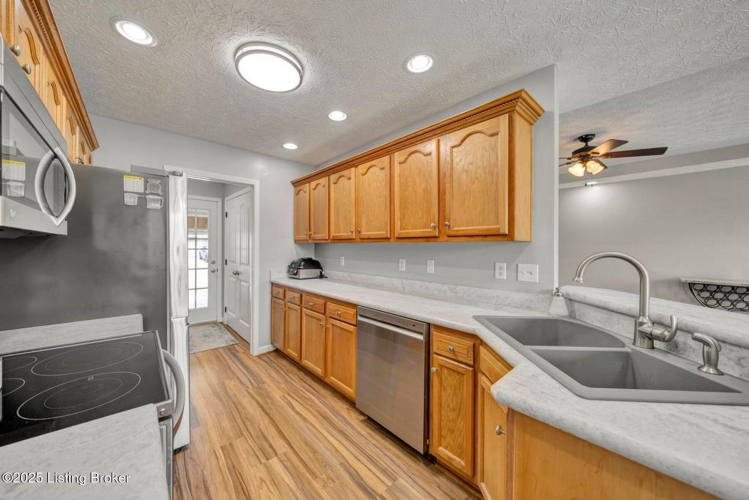 Listing Image 18