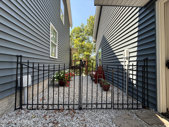 Listing Image 102