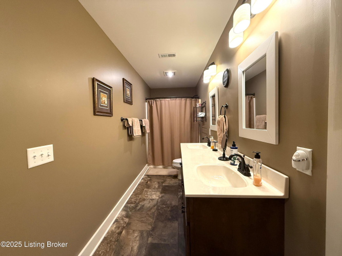 Listing Image 80