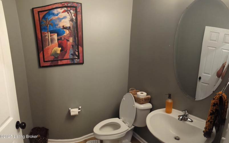 Listing Image 10