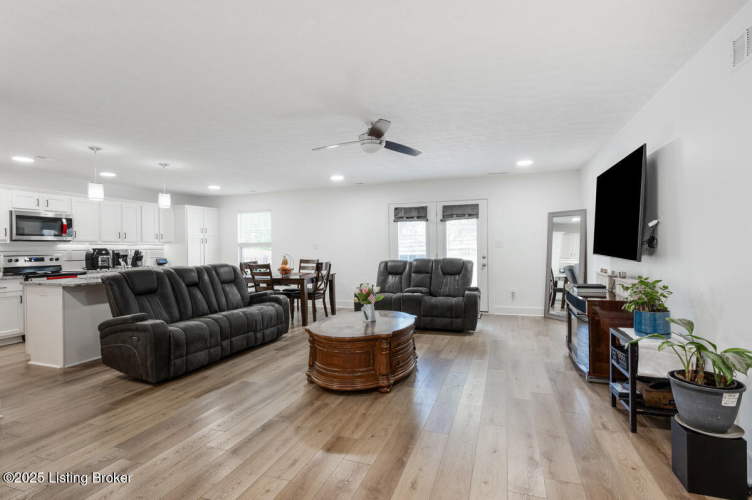 Listing Image 21