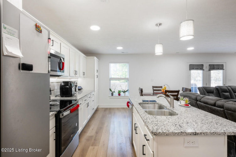 Listing Image 10