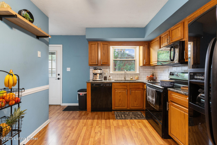 Listing Image 13
