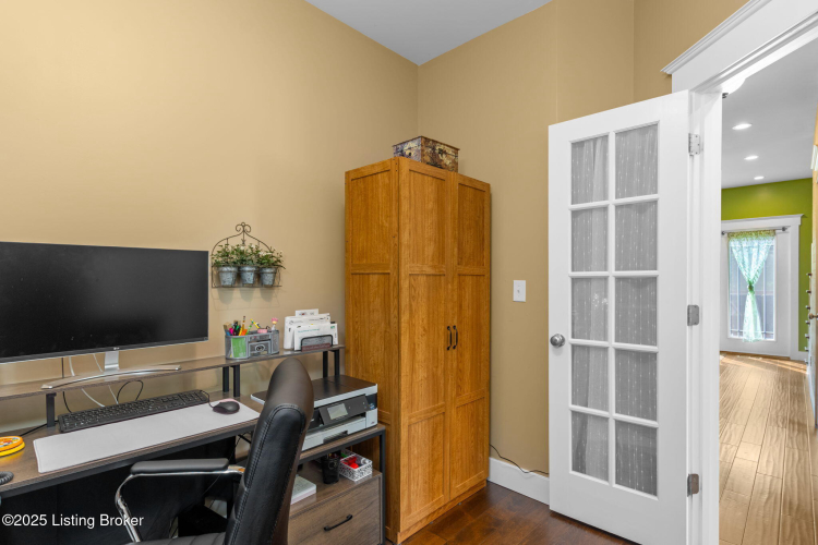 Listing Image 10