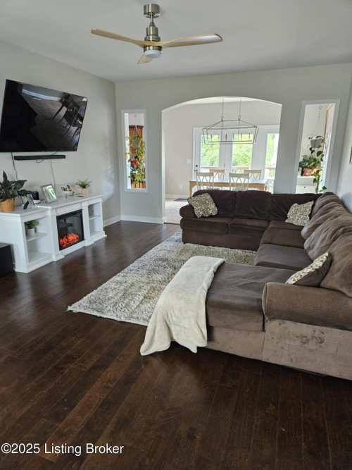 Listing Image 5