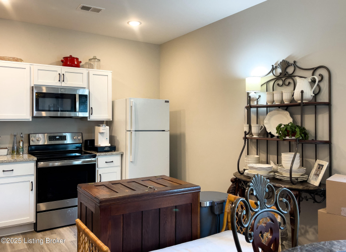 Listing Image 13