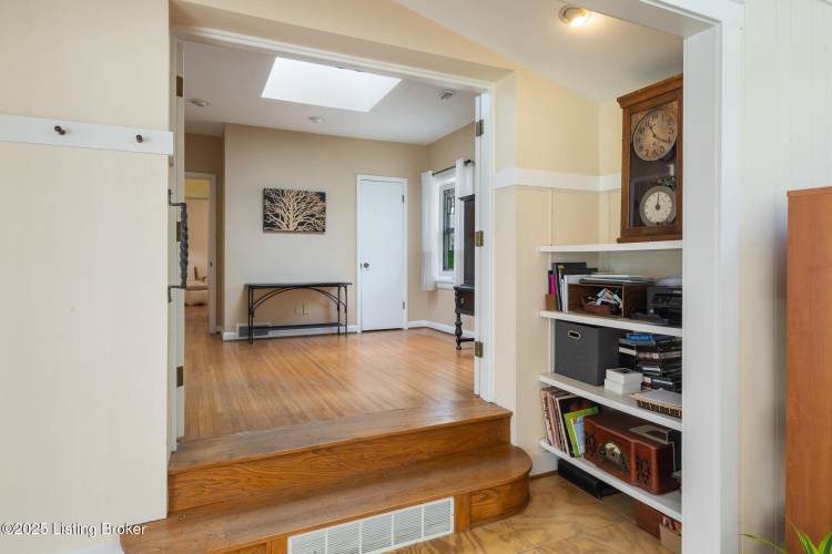 Listing Image 21