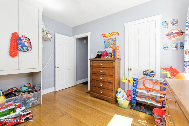 Listing Image 16