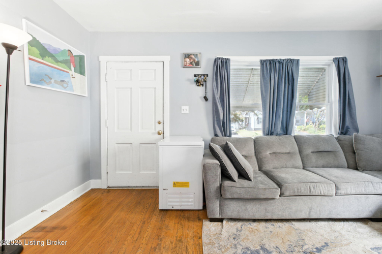 Listing Image 6