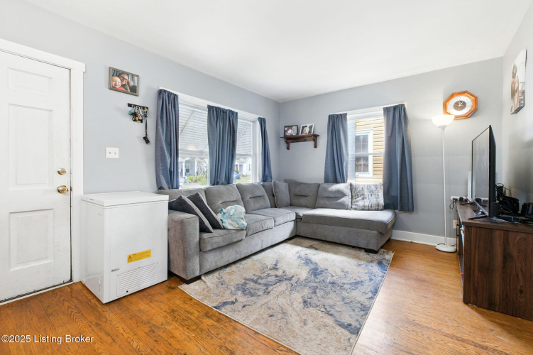 Listing Image 7