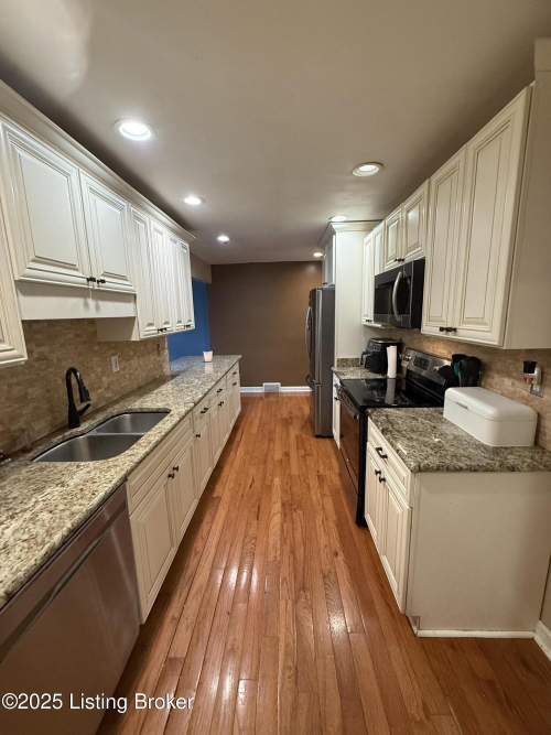 Listing Image 6