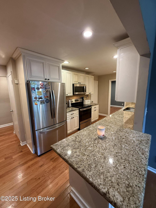 Listing Image 8