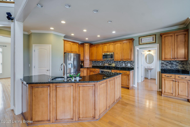 Listing Image 12
